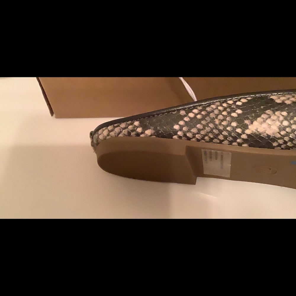 NEW Universal Thread Sandals - Picture 2 of 4